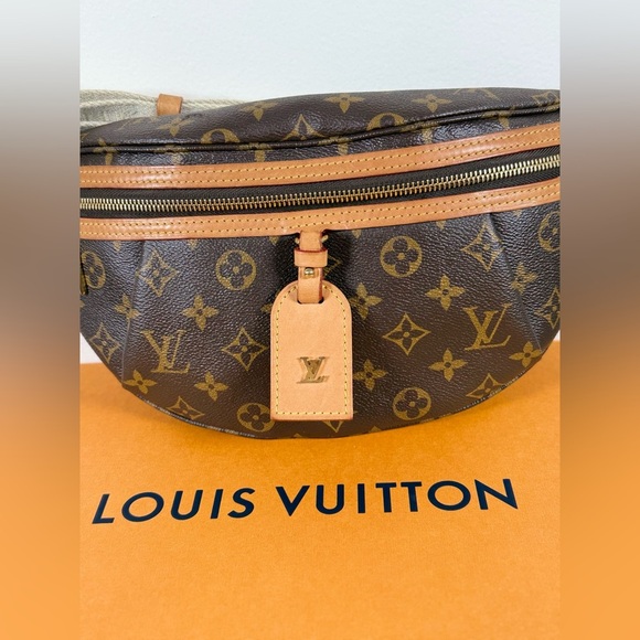 Sold somewhere else 
Louis Vuitton High Rise Bum bag Monogram Canvas - Picture 3 of 15